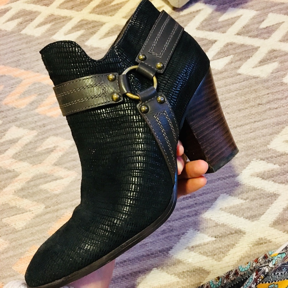 Donald J. Pliner • Shimmery Black Leather Booties